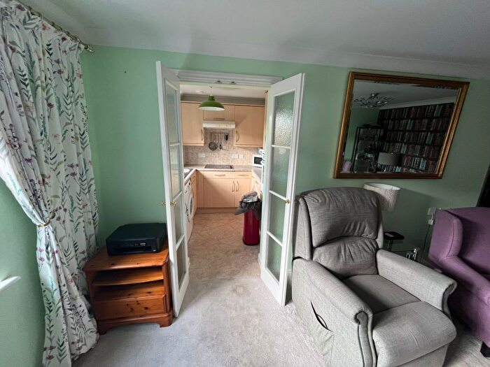 1 Bedroom Flat To Rent In Prices Lane, Reigate, RH2