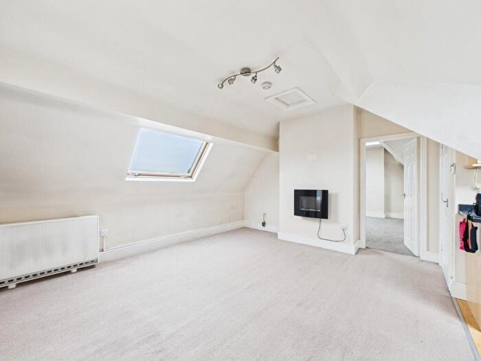 1 Bedroom Flat To Rent In Carr Lane, Shipley, BD18