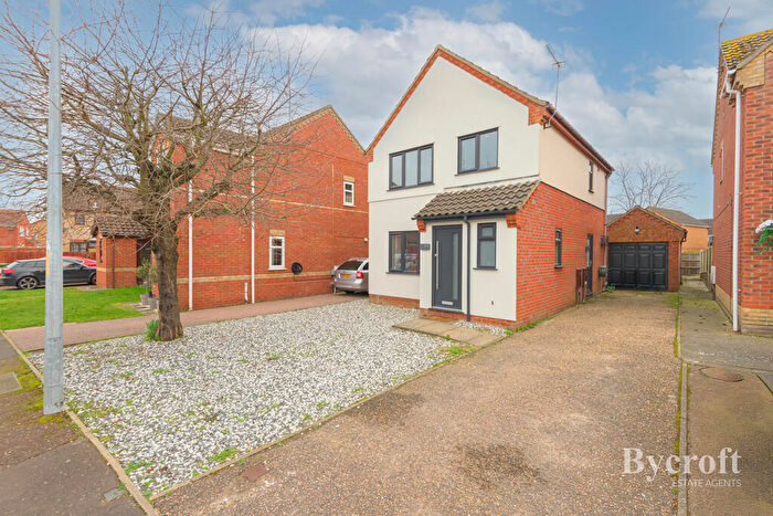 3 Bedroom Detached House For Sale In El Alamein Way, Bradwell, NR31