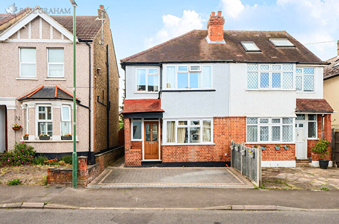 3 Bedroom Semi Detached House For Sale In Carshalton Grove, Sutton, SM1