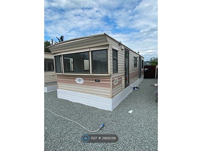 2 Bedroom Flat To Rent In Paices Hill, Reading, RG7