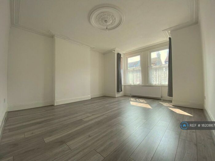 4 Bedroom Semi-Detached House To Rent In Page Road, Clacton-On-Sea, CO15