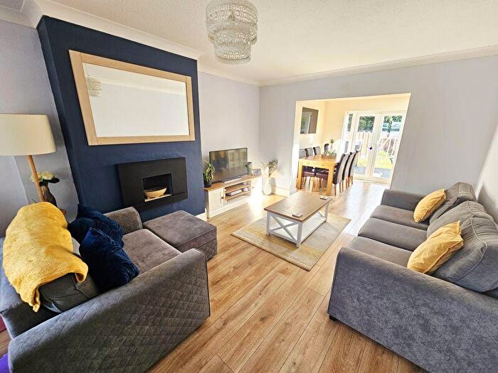 3 Bedroom Semi-Detached House For Sale In Cofield Road, Sutton Coldfield, B73
