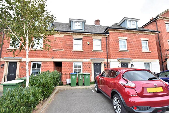 4 Bedroom Terraced House To Rent In Rainbow Road, Erith, DA8