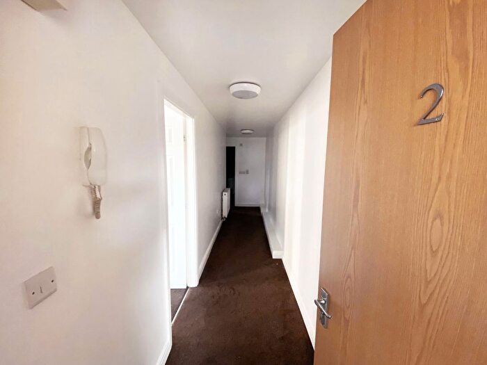 2 Bedroom Flat To Rent In Hallgate, Wigan, WN1