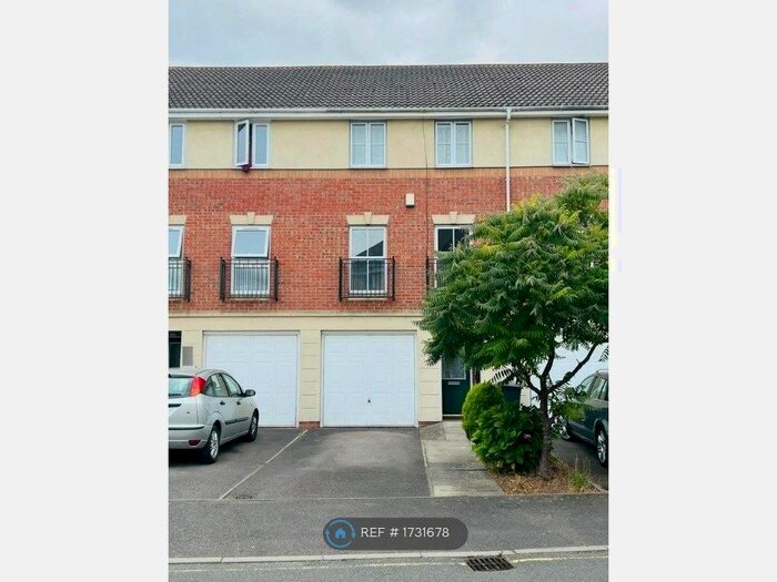 3 Bedroom Terraced House To Rent In Scholars Walk, Langley, Slough, SL3