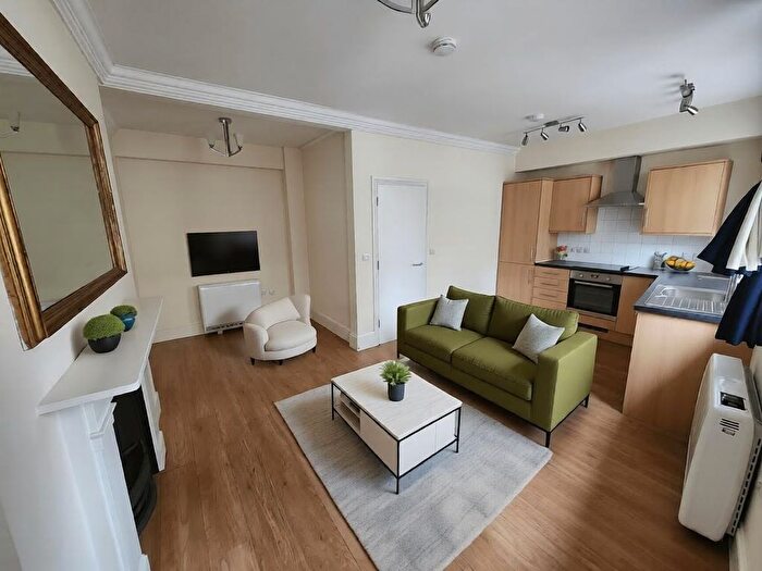 3 Bedroom Flat To Rent In Cannon Street, London, EC4N