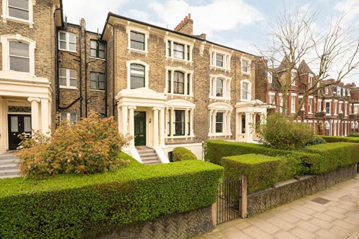 3 Bedroom Flat To Rent In Tollington Park, London, N4