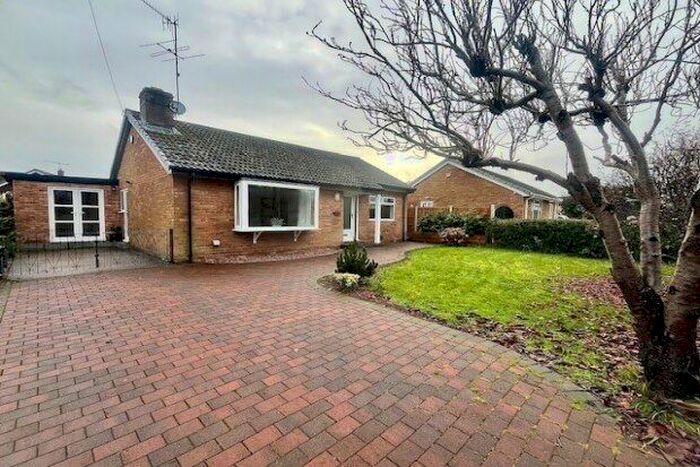 2 Bedroom Detached Bungalow To Rent In Somersall Lane, Chesterfield, S40