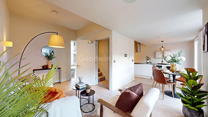 3 Bedroom Town House To Rent In Roof Gardens, Arundel Street, Castlefield, M15
