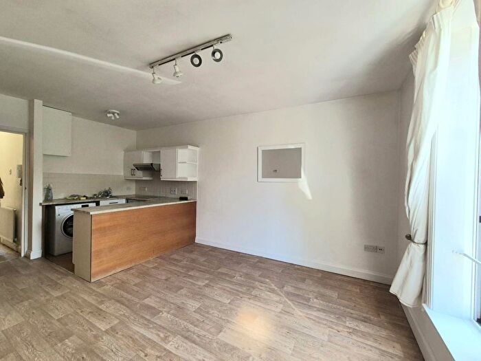 1 Bedroom Office To Rent In Oxford Road, Ealing, W5
