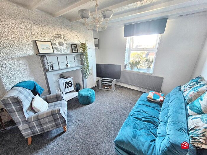 3 Bedroom Semi-Detached House For Sale In Waun Road, Loughor, Swansea, City And County Of Swansea., SA4