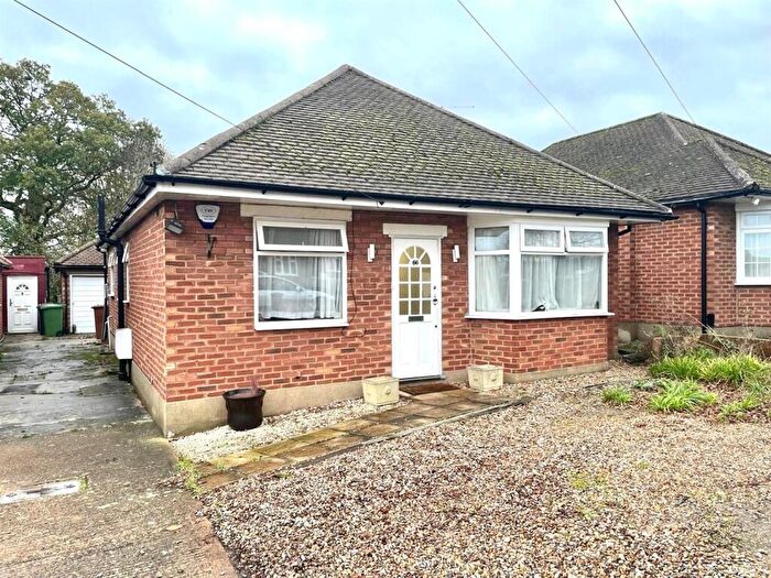 3 Bedroom Detached Bungalow For Sale In Elmfield Road, Potters Bar, EN6