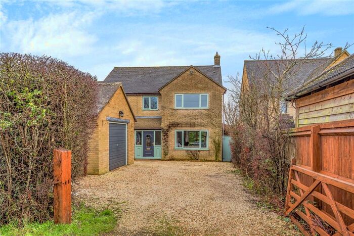4 Bedroom Detached House For Sale In Witney Road, Finstock, Chipping Norton, OX7