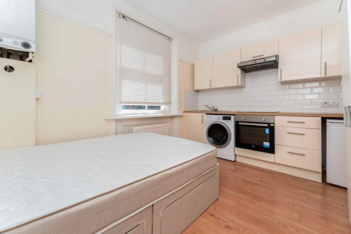 Studio To Rent In Mount Avenue, Ealing, W5
