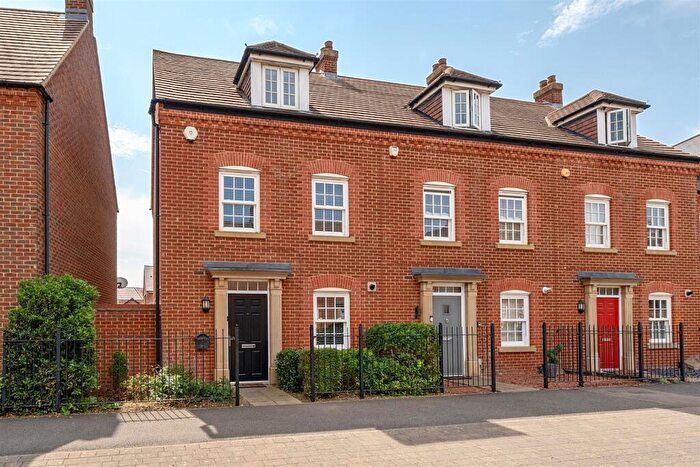 4 Bedroom Town House For Sale In Greenkeepers Road, Great Denham, Bedford, MK40