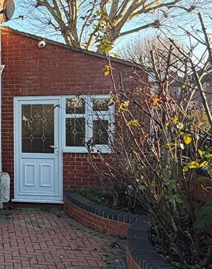 Studio To Rent In Greenford Avenue, London, W7