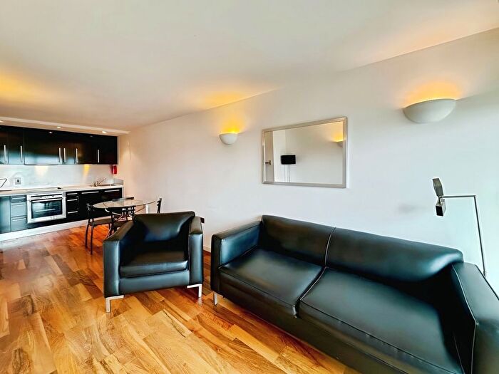 2 Bedroom Flat To Rent In Riverside Way, Leeds, West Yorkshire, LS1