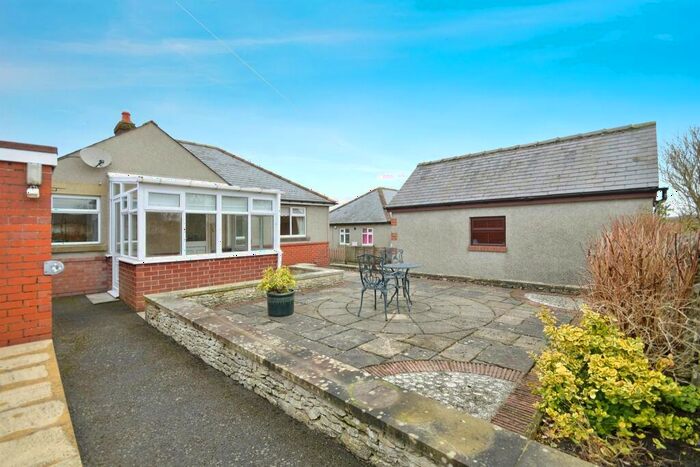 2 Bedroom Detached Bungalow For Sale In Conksbury Avenue, Youlgrave, Bakewell, DE45