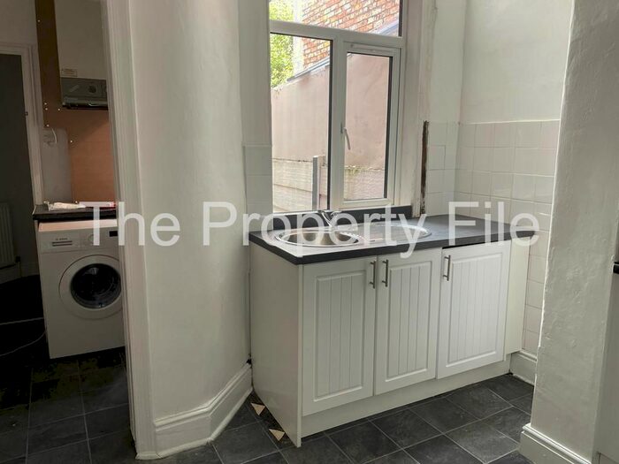 3 Bedroom Terraced House To Rent In Berkeley Avenue, Manchester, M14