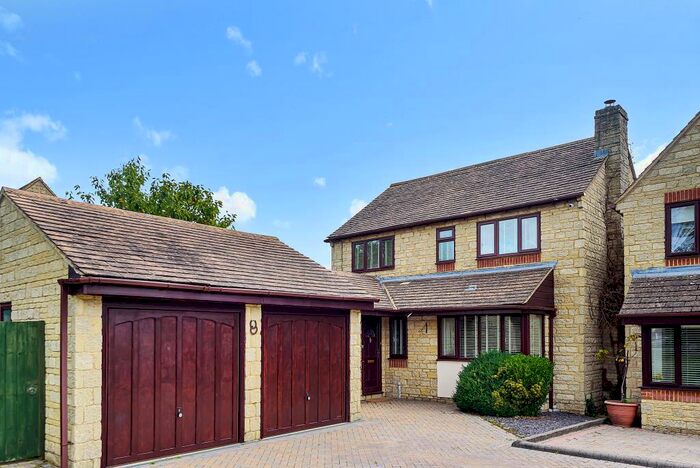 4 Bedroom Detached House For Sale In Carterton, Oxfordshire, OX18