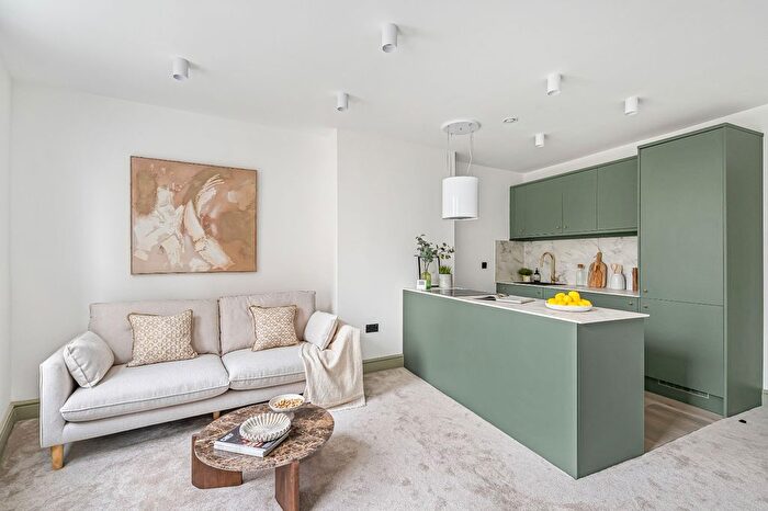 1 Bedroom Flat For Sale In Wandsworth Road, Clapham Town, SW8