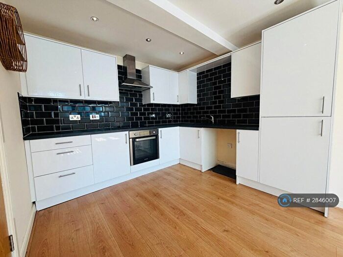 2 Bedroom Flat To Rent In Richardshaw Lane, Pudsey, LS28