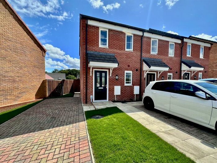 2 Bedroom End Of Terrace House To Rent In Oak Tree Lane, Norwich, NR6