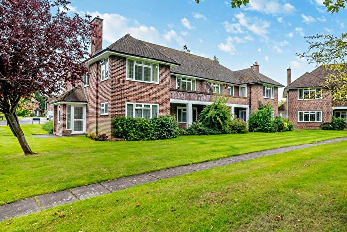 3 Bedroom Maisonette To Rent In The Glen, Northwood, HA6