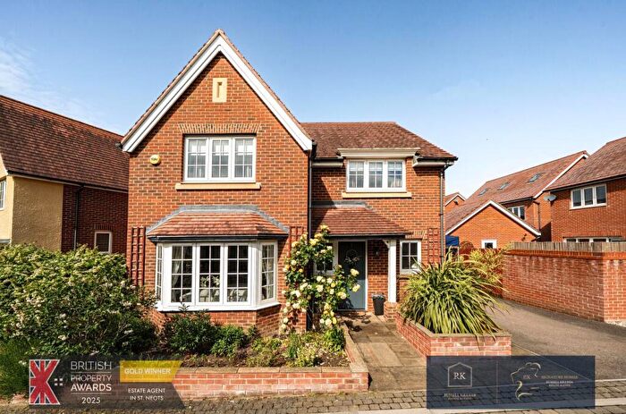 4 Bedroom Detached House For Sale In Field Gate Close, St. Neots, PE19