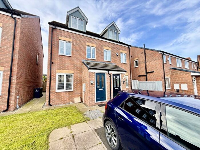 3 Bedroom Town House For Sale In Woodham Drive, Sunderland, Tyne And Wear, SR2