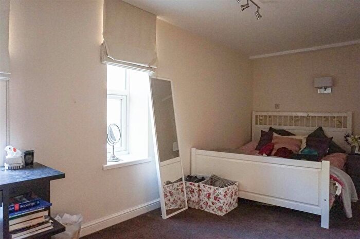 2 Bedroom Apartment To Rent In Ash Grove, Leeds, LS6