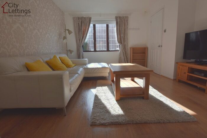 3 Bedroom End Of Terrace House To Rent In Callaway Close, Wollaton, Nottingham, NG8