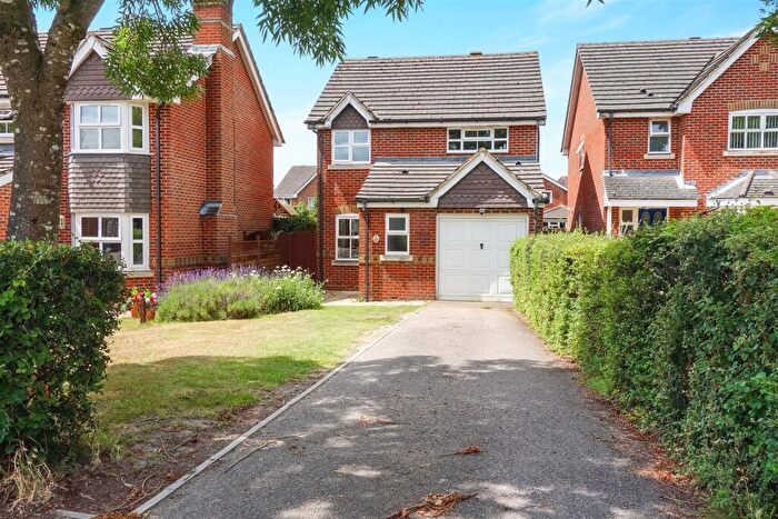 3 Bedroom Detached House For Sale In Laurel Gardens, Aldershot, GU11