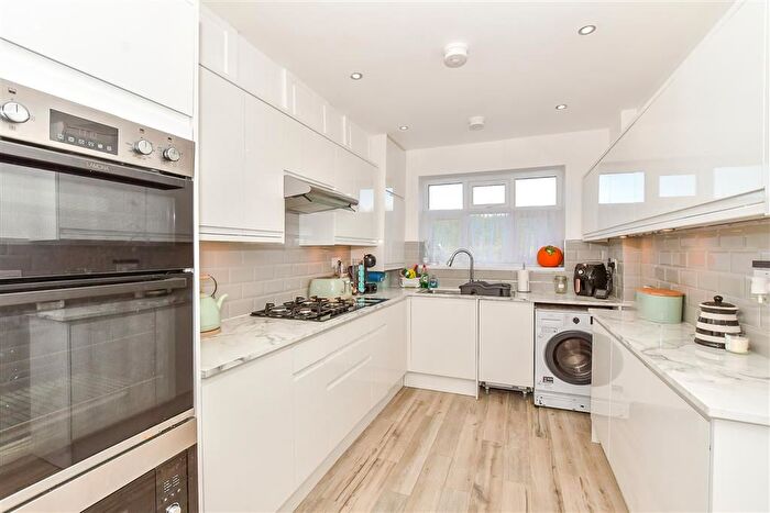 4 Bedroom Semi-Detached House For Sale In Chidley Cross Road, East Peckham, Tonbridge, Kent, TN12