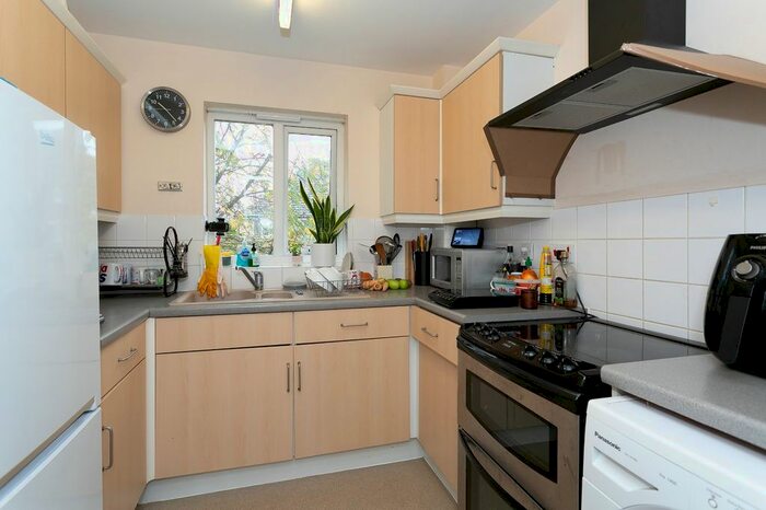 1 Bedroom Property To Rent In Farthing Close, Watford, Hertfordshire, WD18