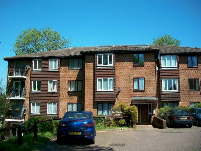 Flat To Rent In Aveling Close, Purley, CR8