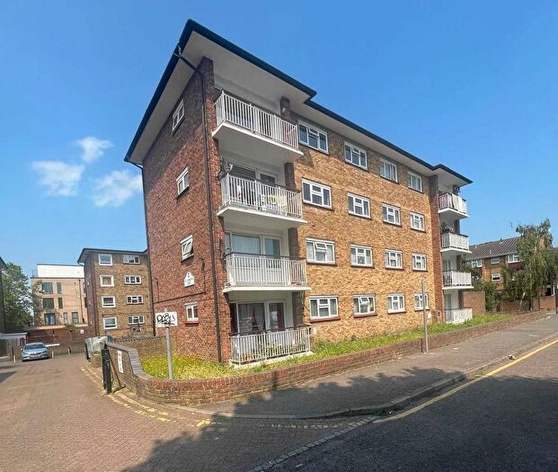 2 Bedroom Flat To Rent In St Andrews Court, Gravesend, DA12