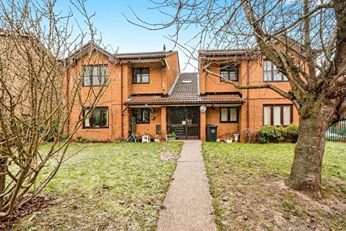 2 Bedroom Apartment For Sale In Coulson Way, Burnham, Slough, SL1