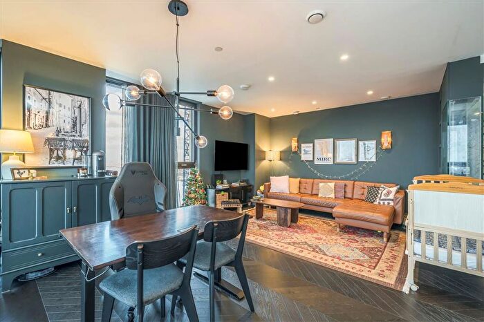 2 Bedroom Flat For Sale In Tidemill Square, Greenwich, SE10