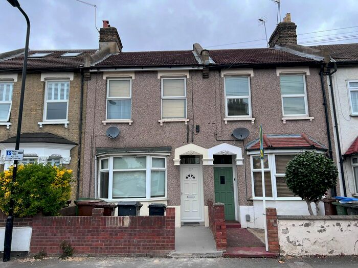 1 Bedroom Flat To Rent In Napier Road, Leytonstone, E11