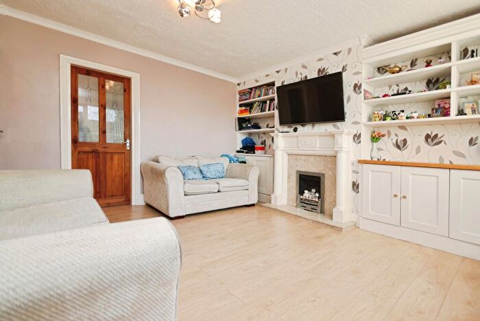 3 Bedroom Semi-Detached House For Sale In Firbeck Grove, Birmingham, West Midlands, B44