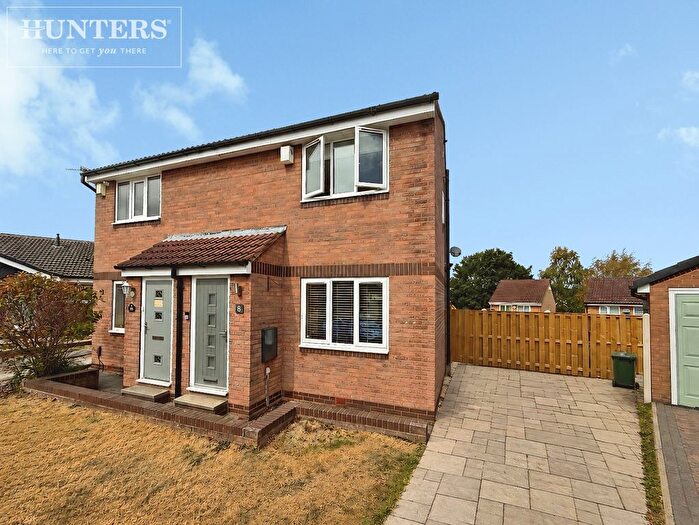 3 Bedroom Semi-Detached House For Sale In Middle Close, Darton, Barnsley, S75