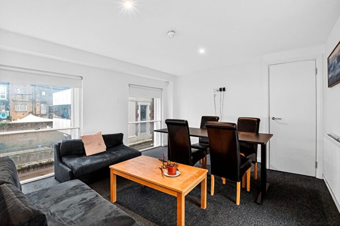 2 Bedroom Flat To Rent In Kings Head Yard, London, SE1