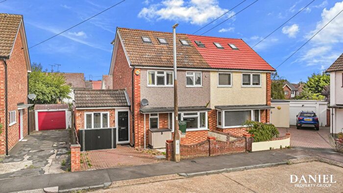 3 Bedroom Semi-detached House For Sale In Victoria Close, Laindon, SS15