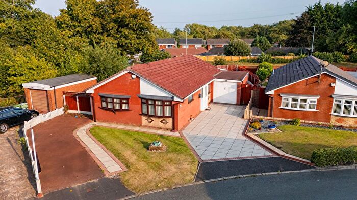 2 Bedroom Bungalow For Sale In Mosedale Grove, Beechwood, Runcorn, WA7