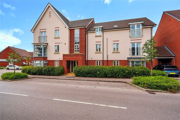2 Bedroom Flat To Rent In Whitlock Avenue, Wokingham, Berkshire, RG40