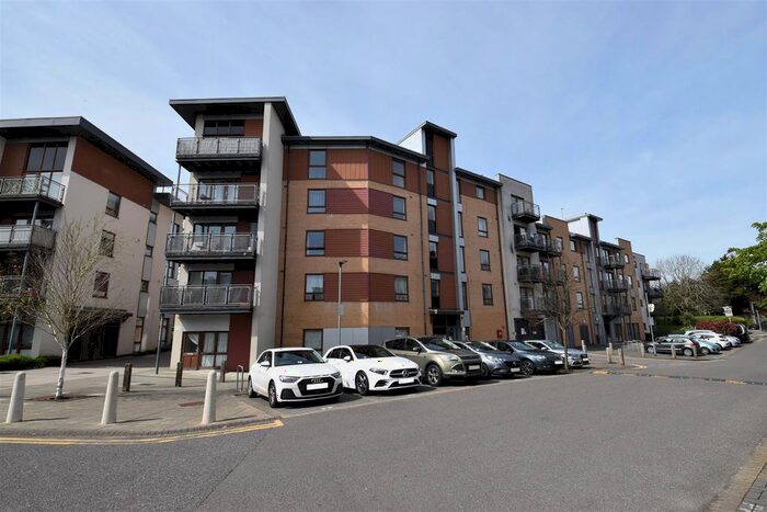 1 Bedroom Flat To Rent In Commonwealth Drive, Crawley, RH10