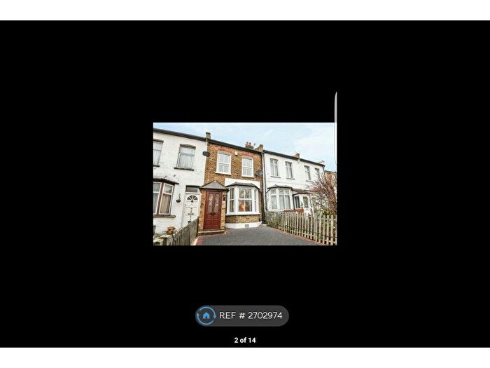 3 Bedroom Terraced House To Rent In Avenue Road, London, N14