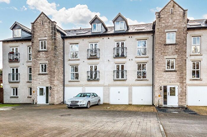 2 Bedroom Flat To Rent In Kirkstone Close, Kendal, LA9